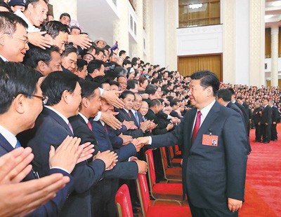 习近平等领导同志亲切会见出席党的十九大代表、特邀代表和列席人员